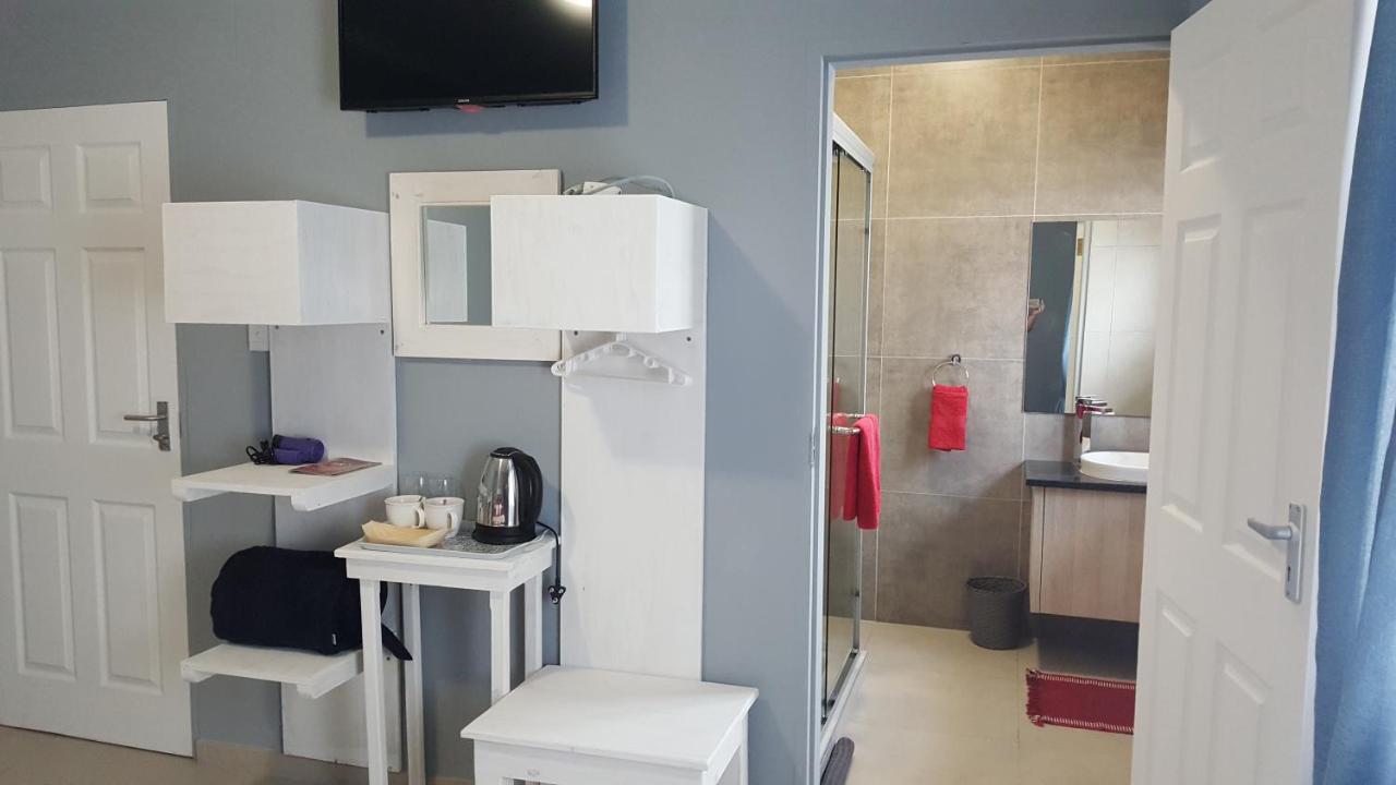 Bella Luna Bed And Breakfast Уолфиш Бей Екстериор снимка