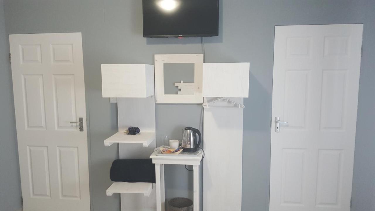 Bella Luna Bed And Breakfast Уолфиш Бей Екстериор снимка