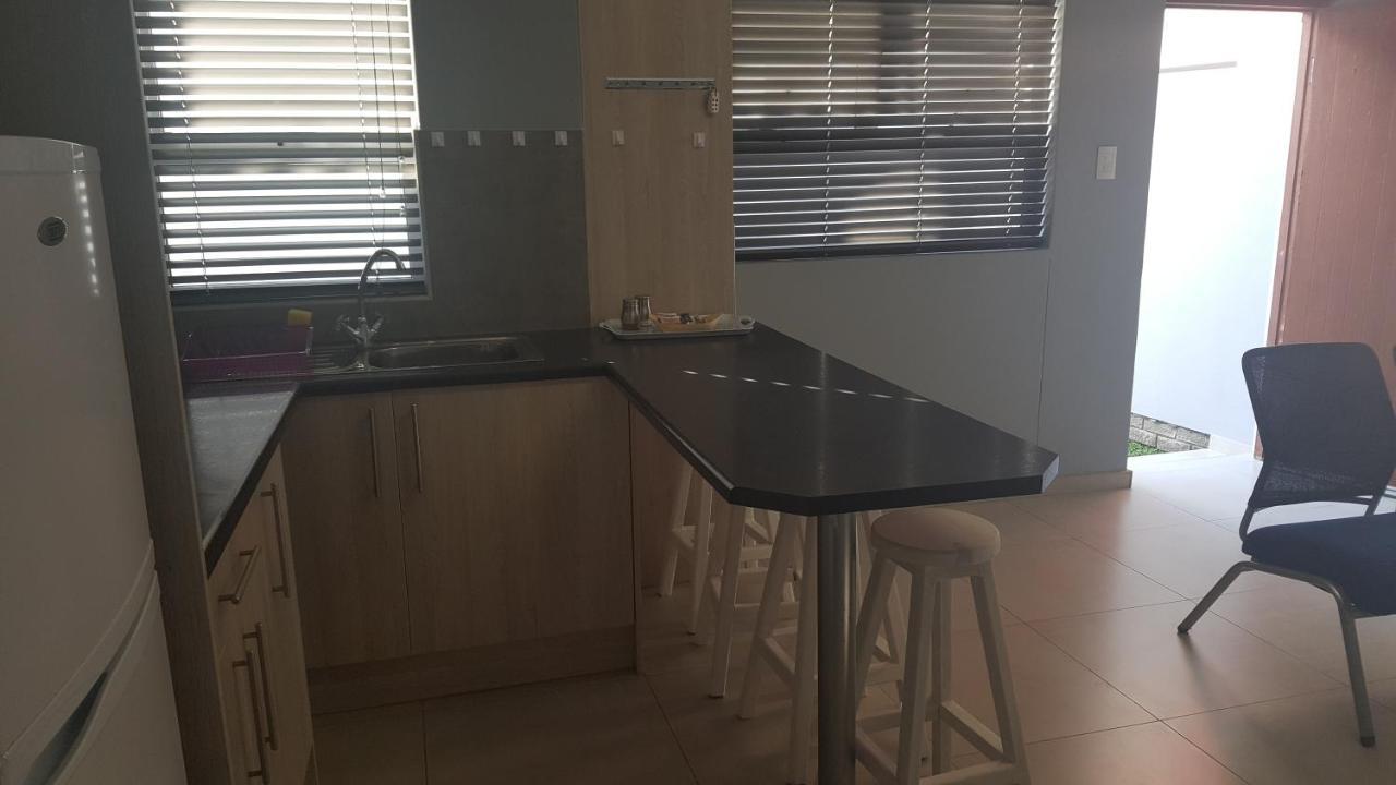 Bella Luna Bed And Breakfast Уолфиш Бей Екстериор снимка